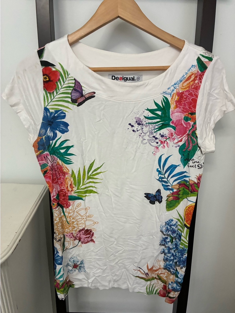 Desigual White Tropical Floral Short Sleeve Tee. Size M. Botanical butterflies